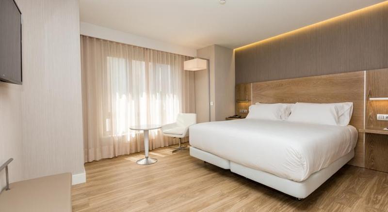 Nh Madrid Ventas Hotel Bagian luar foto