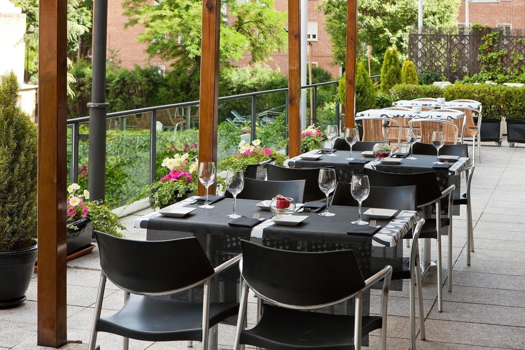 Nh Madrid Ventas Hotel Bagian luar foto