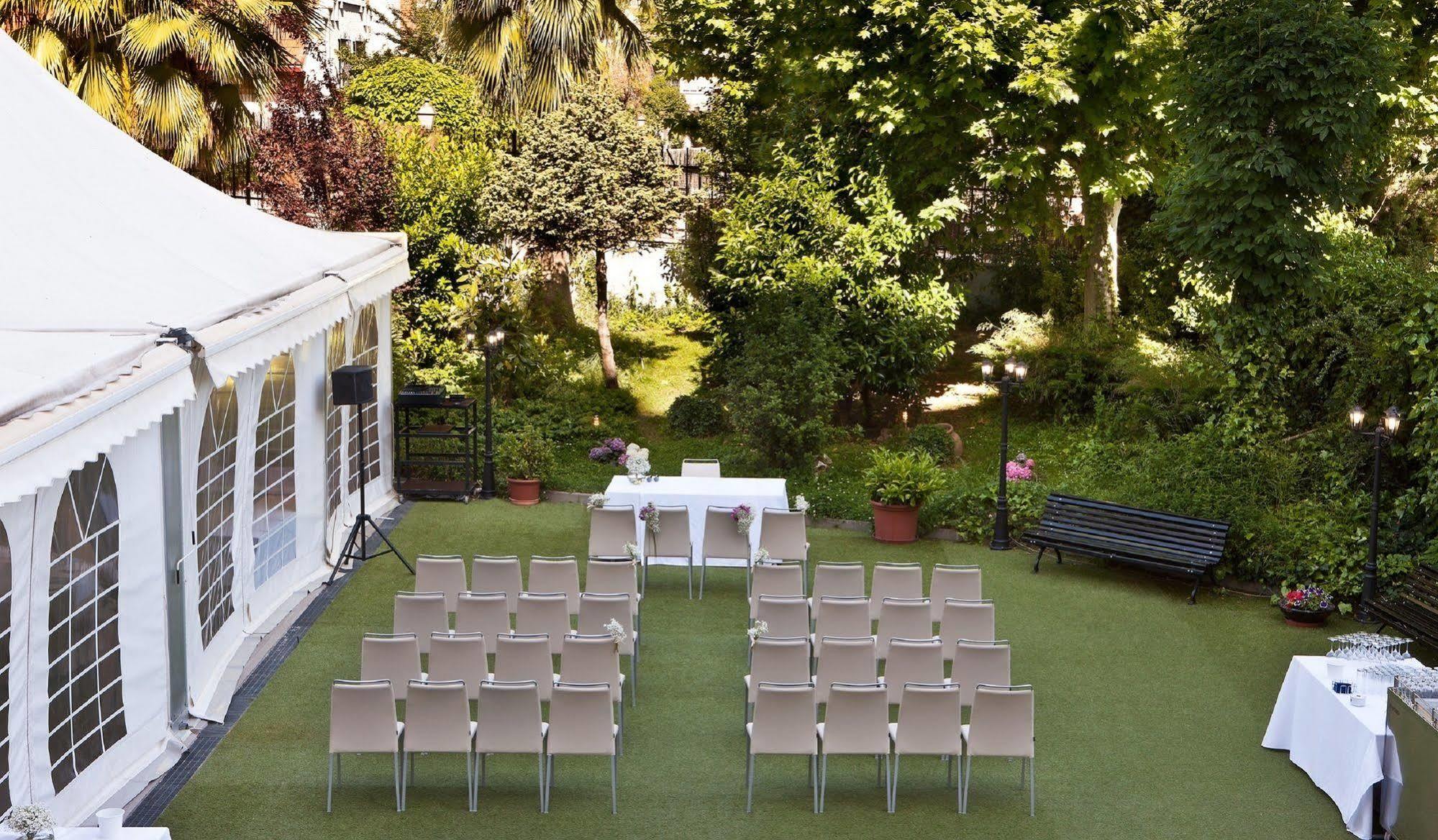 Nh Madrid Ventas Hotel Bagian luar foto