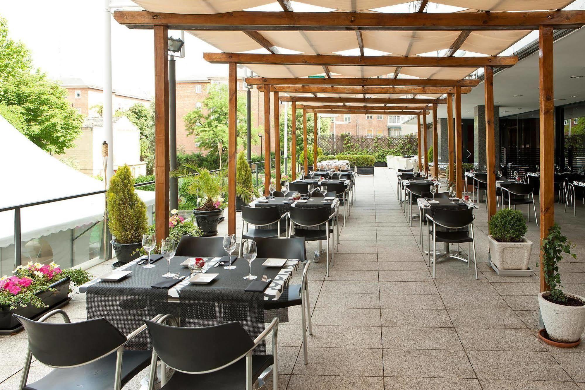 Nh Madrid Ventas Hotel Bagian luar foto